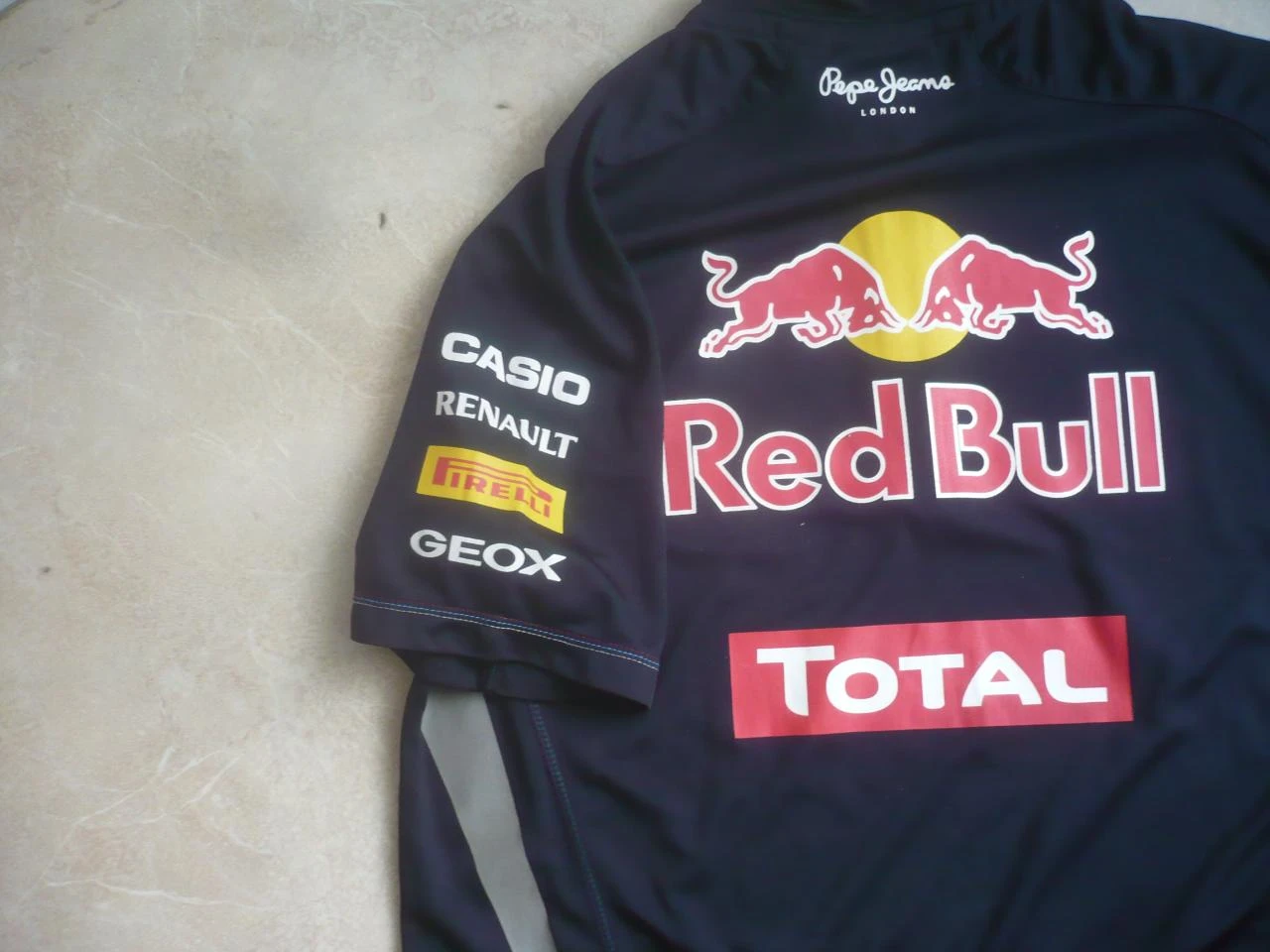 T-shirt - ‘‘RED BULL RACING, Formule 1-team - Maat L – photo 3